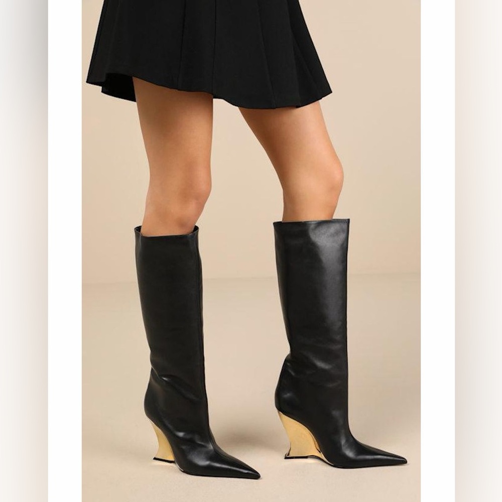 Schutz
Women's Siena Pointed Toe Boots Size 9.5